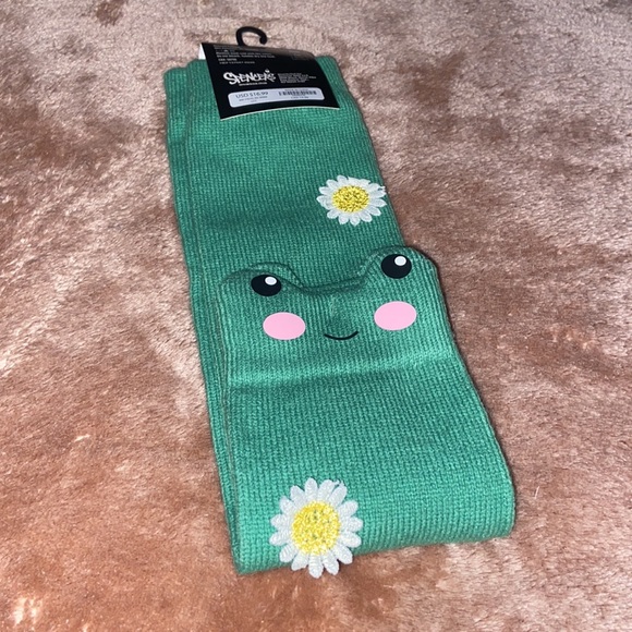 Spencer's Green Frog Leg Warmers for Kids - Picture 7 of 8